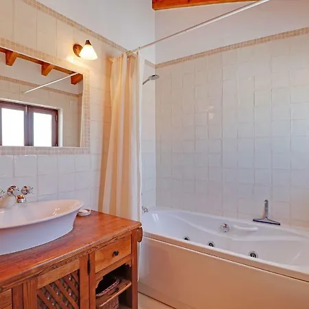 בית נופש Typical House By Homing סאגרש